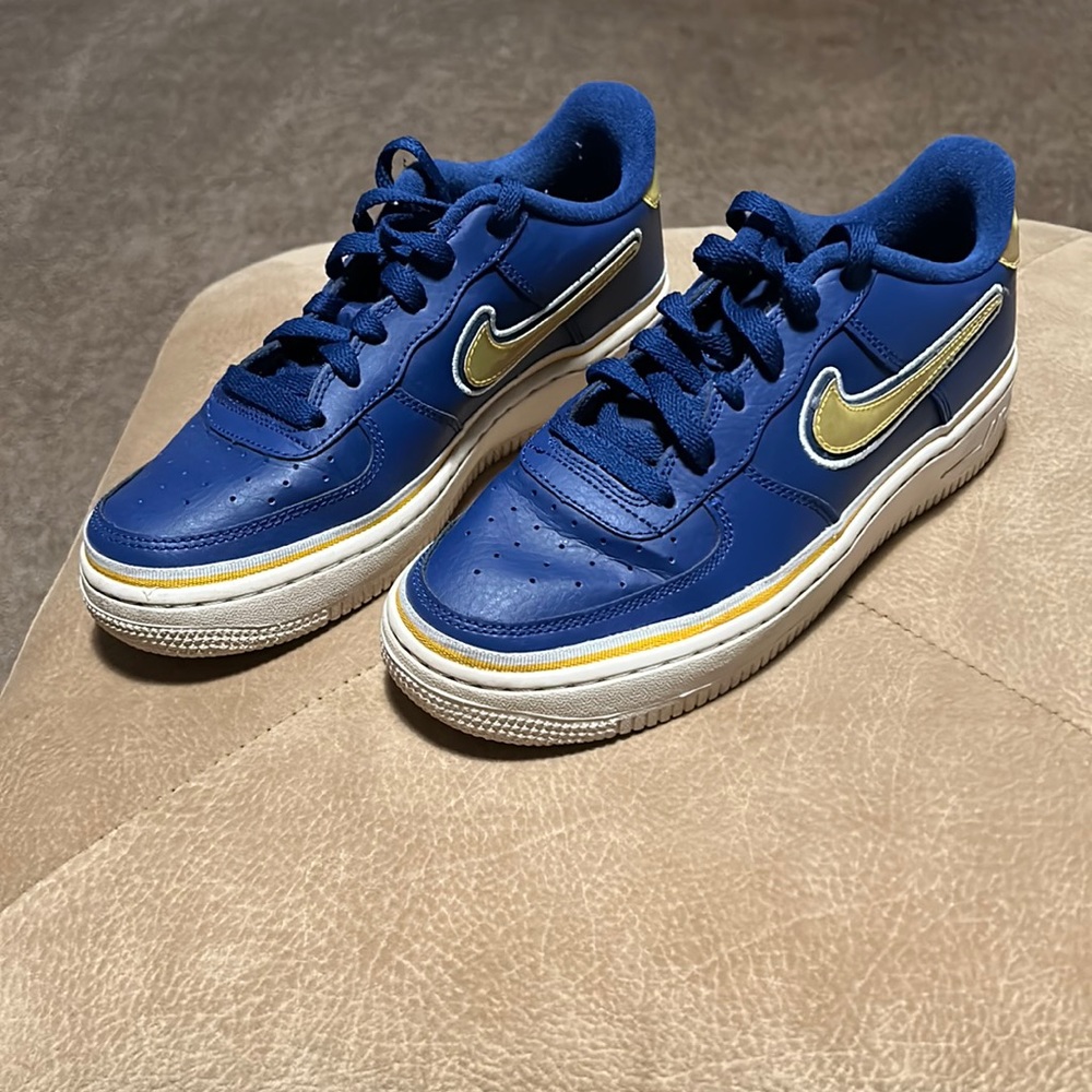 Boys Nike shoe